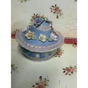 VTG Musical Porcelain Jewelry Trinket Box with Applied Flowers Design